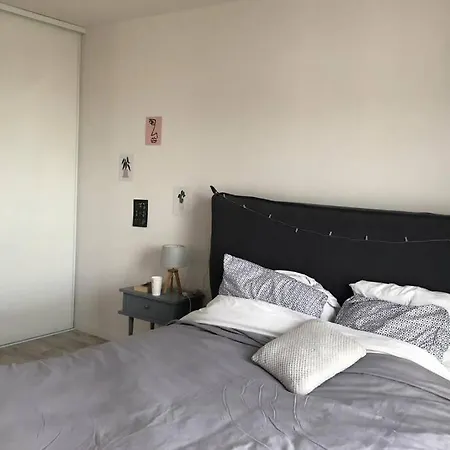 公寓 Appart Au Calme Avec Balcon Au Centre De *