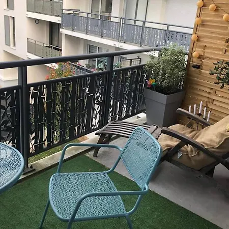公寓 Appart Au Calme Avec Balcon Au Centre De *